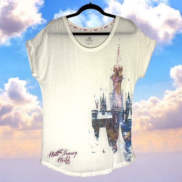 Disney Parks 2017 Cinderella Castle Graphic Tee Rhinestones Women’s Small USA - Picture 10 of 13